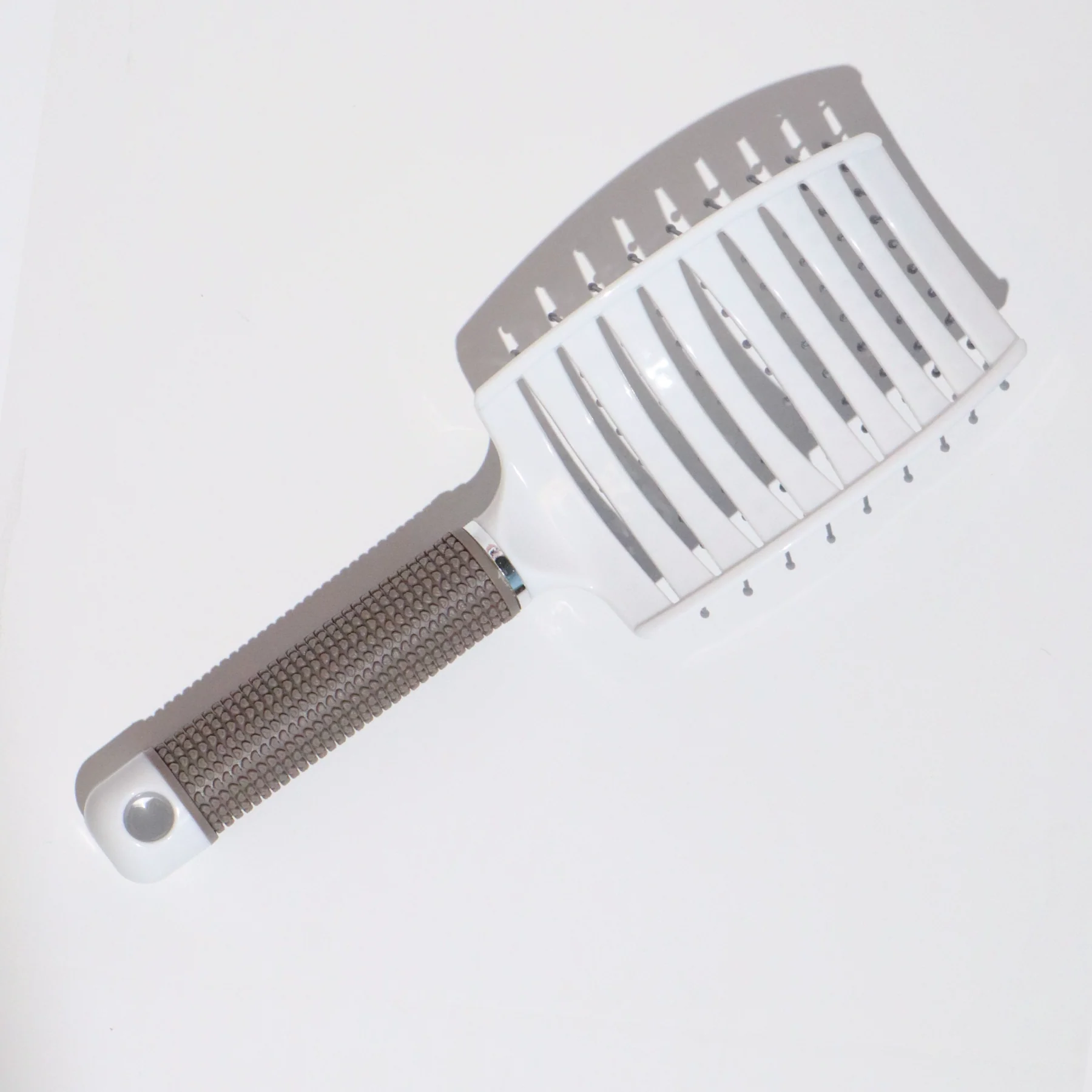 Our Favorite Wavy Hair Brush - Image 4